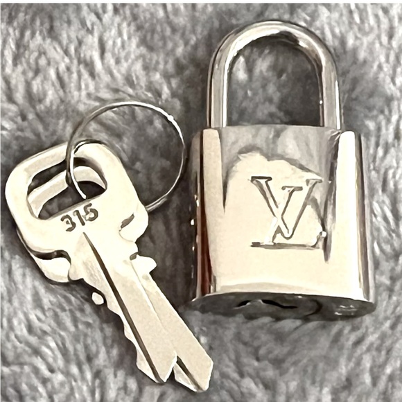 Lois Vuitton Rare Silver Lock & Key #315 - Picture 4 of 5